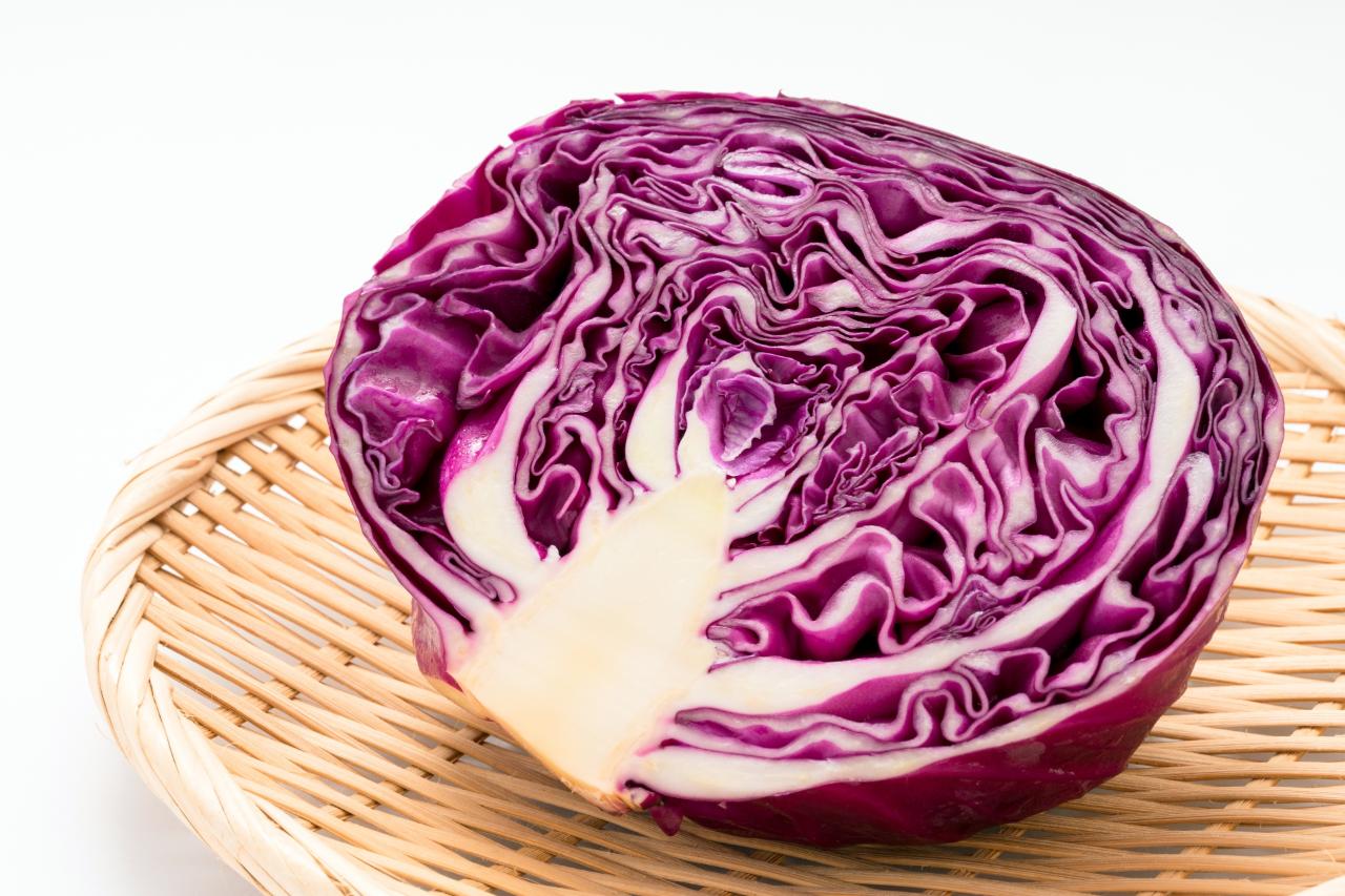 まる得マガジン】紫キャベツのクミンサラダの作り方。井上かなえさんの1品1色で!野菜の“カラフル”つくりおき | 凛とした暮らし〜凛々と〜