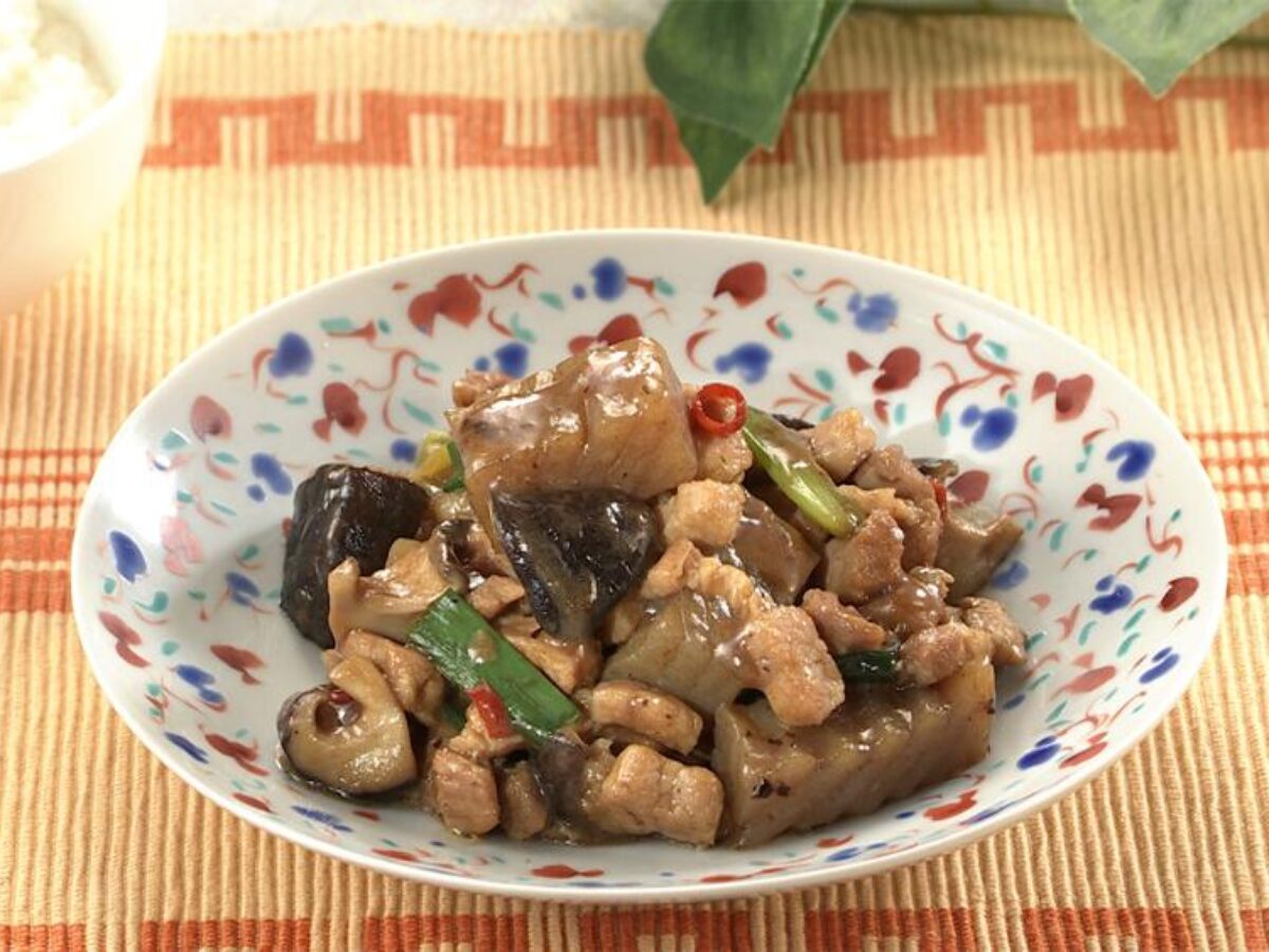 Daigoも台所 豚バラとこんにゃくの煮込みの作り方 ご飯がすすむお弁当のおかず 凛とした暮らし 凛々と